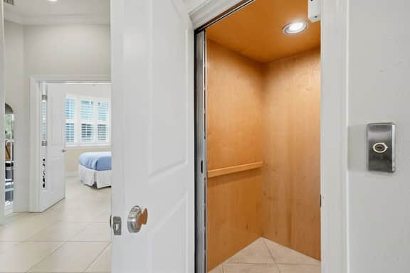 Gulf Breeze Getaway - Image 3