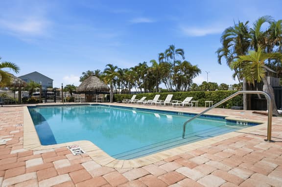 Gulf Breeze Getaway - Image 1